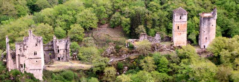 Dans ce panorama des Tours de Merle, la tour de la famille Pestels est celle située à droite - Photo : Pierre Collenot